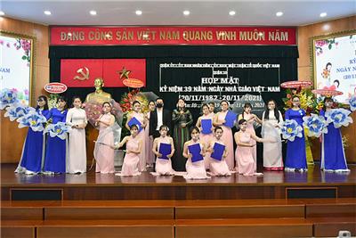 Image: Họp mặt kỷ niệm 39 năm ngày Nhà giáo Việt Nam (20/11/1982 - 20/11/2021)
