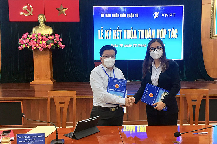 Image: Ký kết hợp tác giữa Ủy ban nhân dân Quận 10 với Trung tâm kinh doanh VNPT Thành phố Hồ Chí Minh