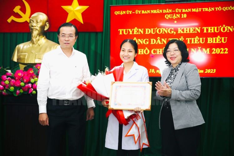 Image: “Công dân trẻ tiêu biểu TPHCM” Phạm Thị Ái Xuân được lãnh đạo Quận 10 tuyên dương, khen thưởng