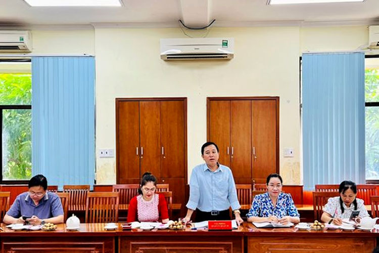 Image: Ủy ban Mặt trận Tổ quốc Việt Nam Quận 10 tổ chức Đoàn giám sát Văn phòng Quận ủy Quận 10 trong việc thực hiện Quy định số 46-QĐ/TW 